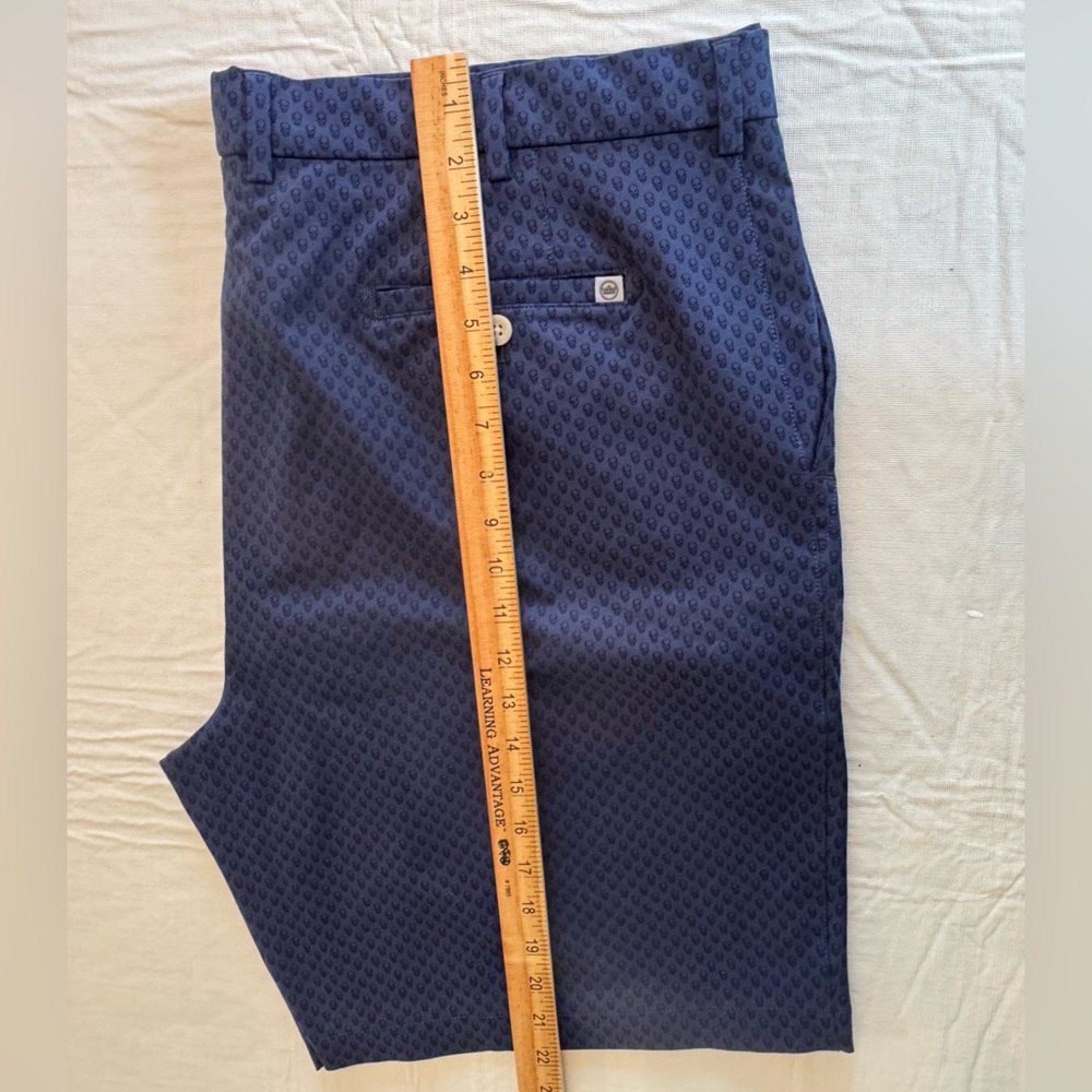 EUC Peter Millar Crown Crafted Skulls Micro Print Navy Shorts 42 - Picture 5 of 7